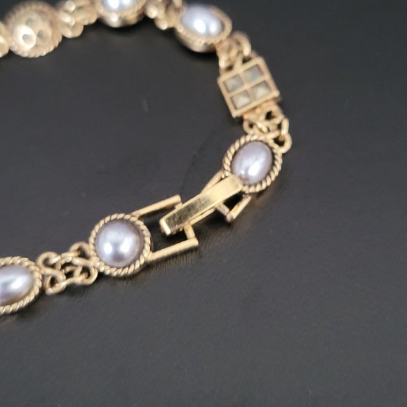 LC Lauren Conrad Gold Tone Delicate Bracelet Gray Blue Beads Fold Over Clasp - Picture 2 of 7